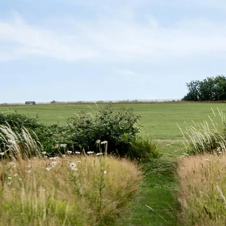 Personal And Inventive Family House In Сasa de vacaciones *