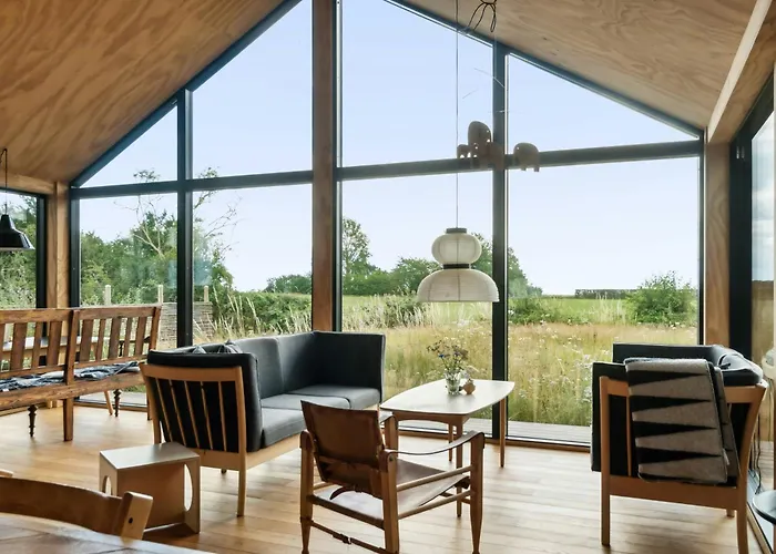 Personal And Inventive Family House In Holiday home